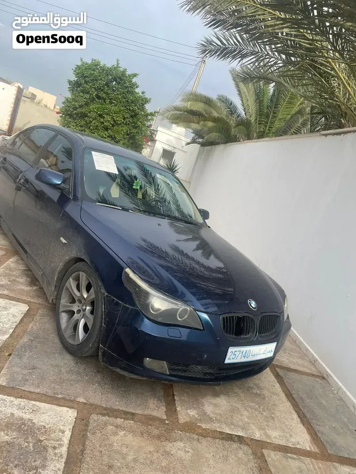 BMW 5 Series 2011 photo 2