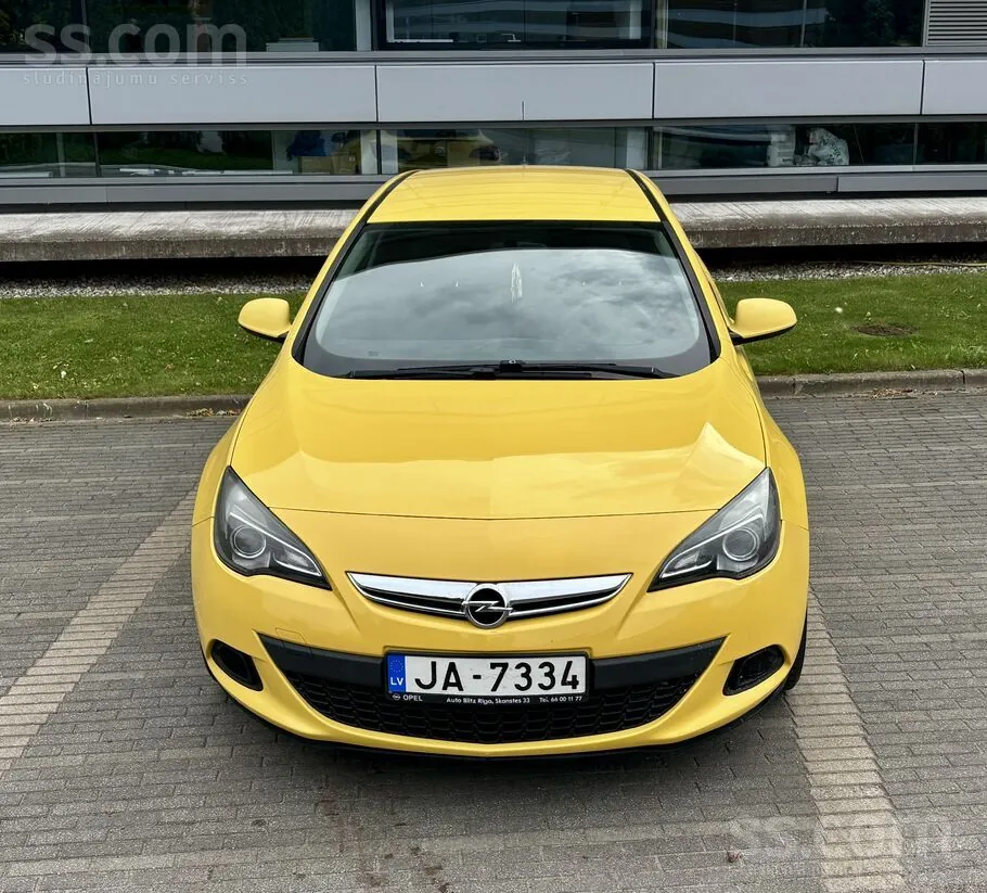 Opel Astra 2012 photo 2