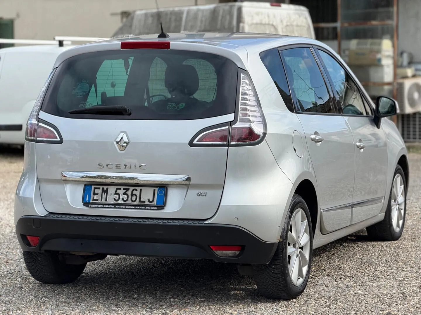 Renault Scenic 2012 photo 4