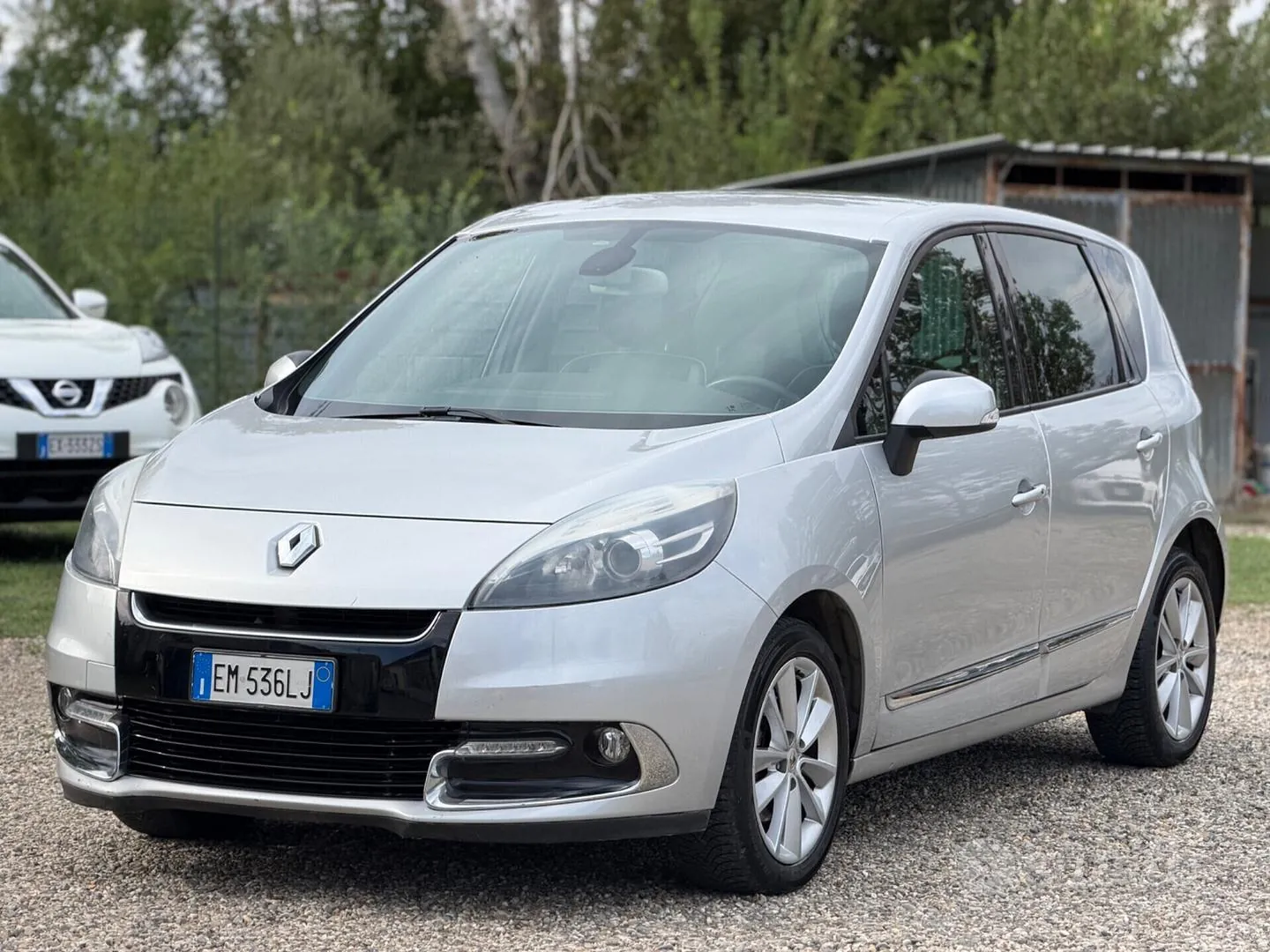 Renault Scenic 2012 photo 2