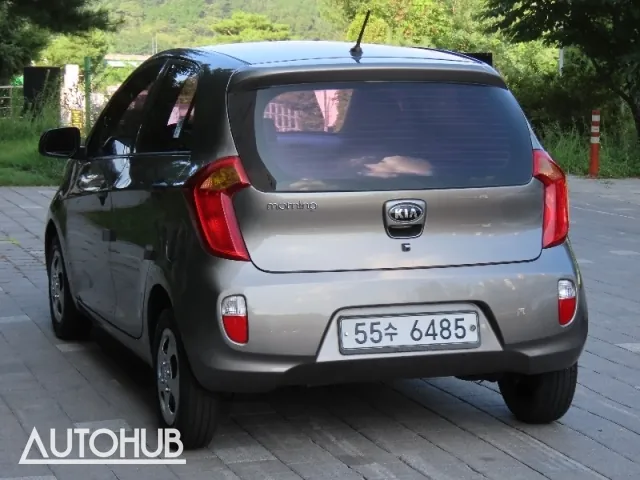Kia Omnis 2014 photo 4