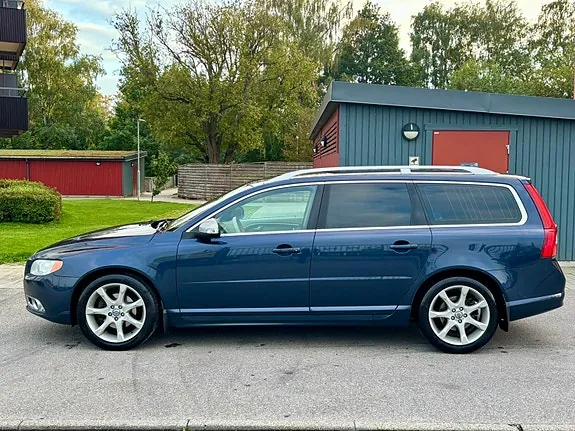 Volvo V70 2010 photo 4