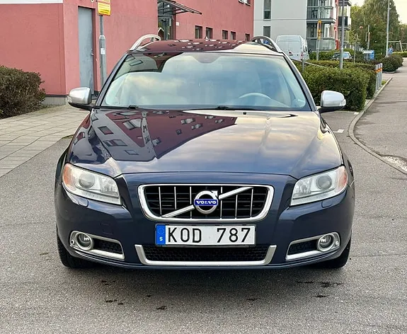 Volvo V70 2010 photo 3