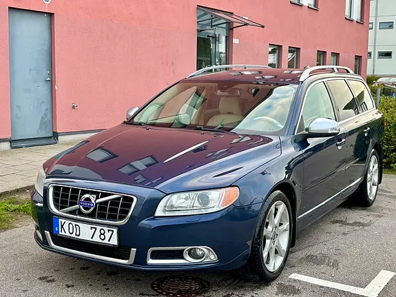 Volvo V70 2010 photo 2
