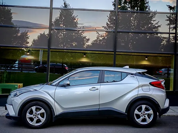 Toyota C-Hr 2017 photo 2