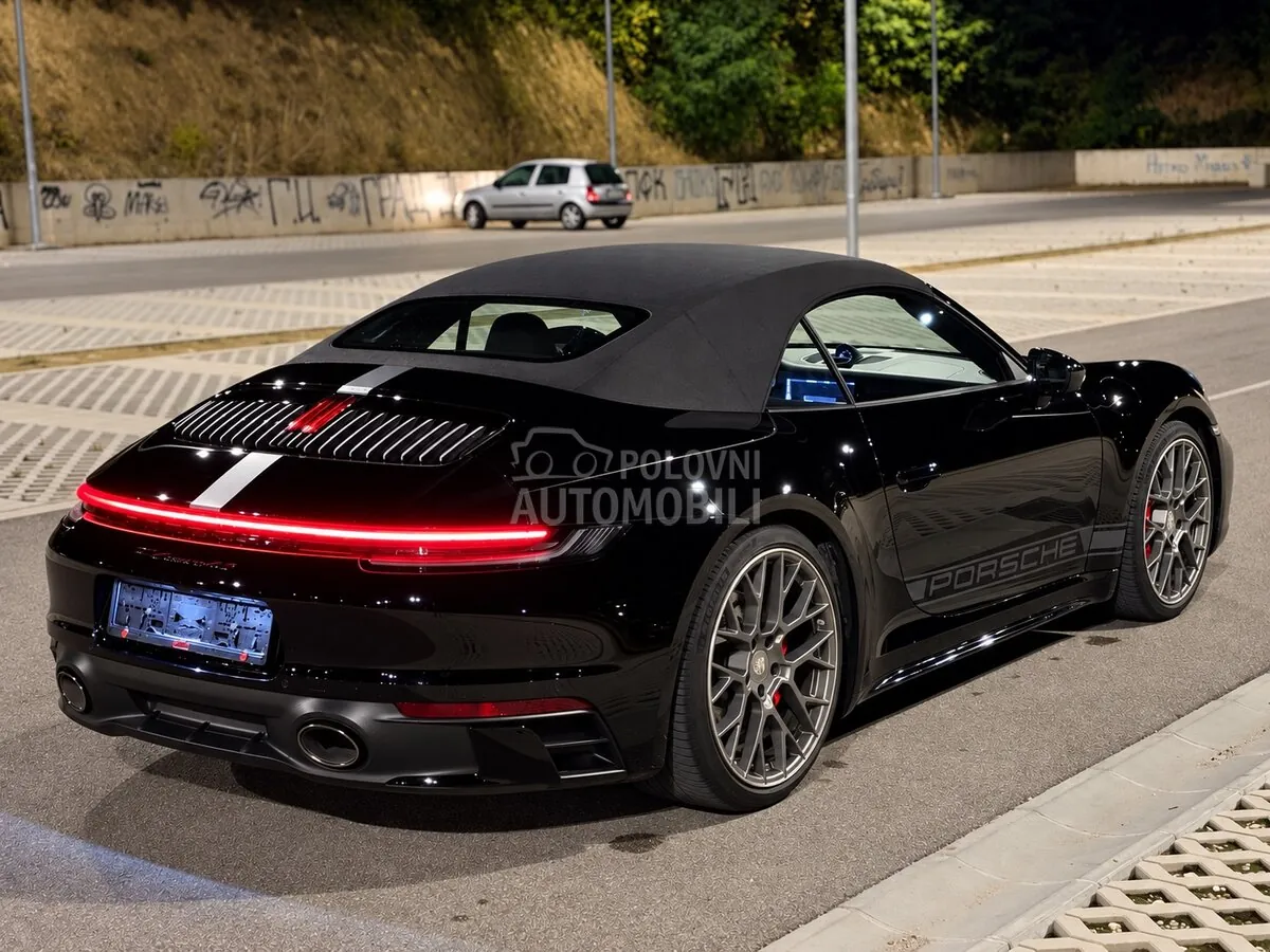 Porsche 911 2021 photo 2