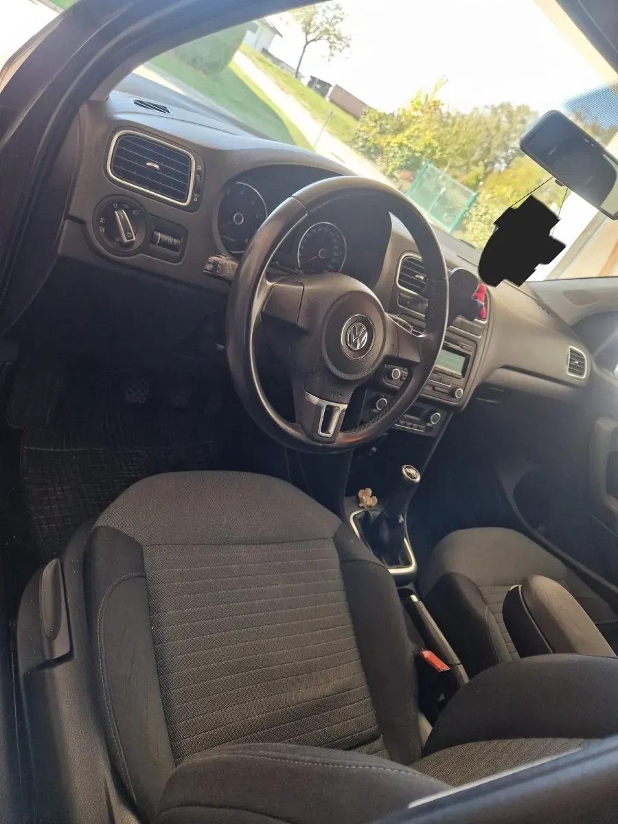 Volkswagen Polo 2013 photo 2