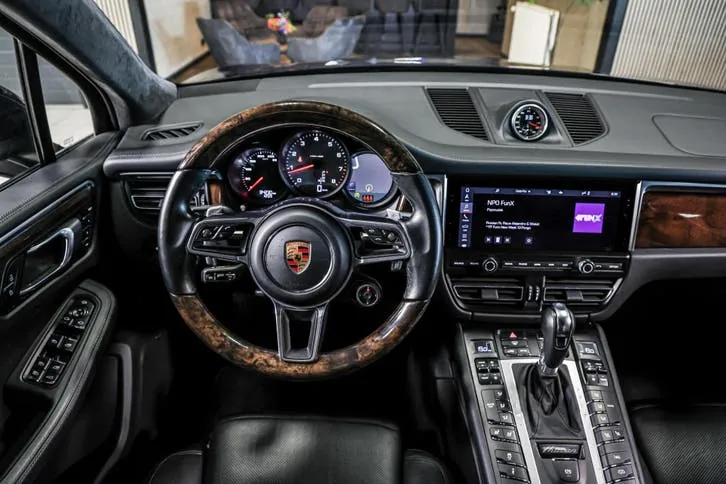 Porsche Macan 2021 photo 2