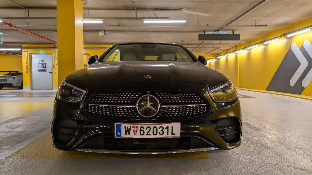 Mercedes-Benz E-Class 2023 photo 2