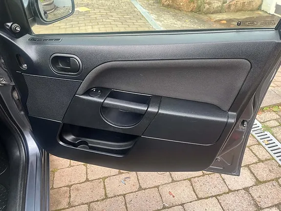 Ford Fiesta 2004 photo 4