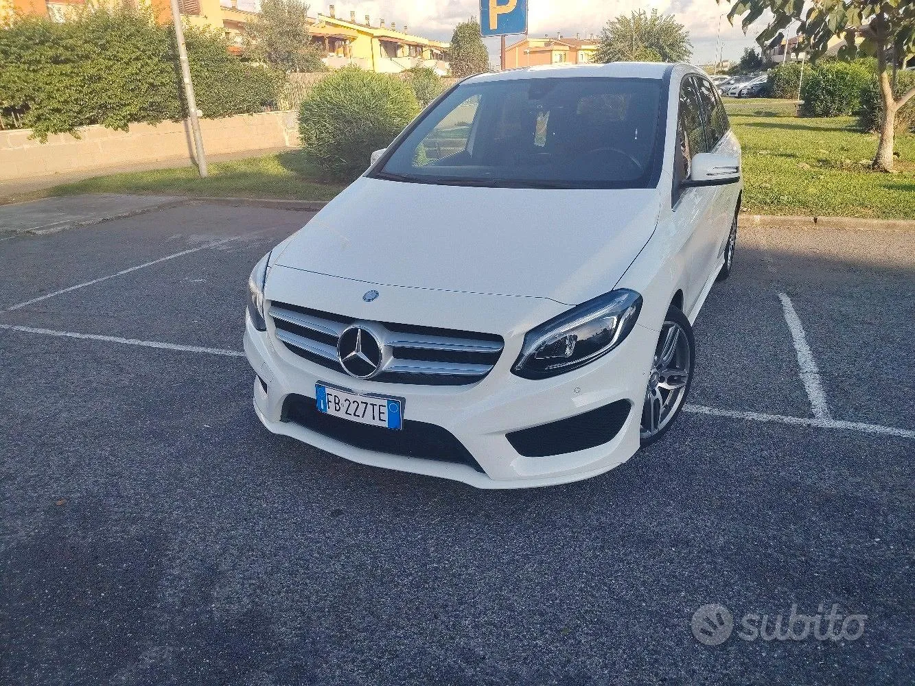 Mercedes-Benz B-Class 2015 photo 3