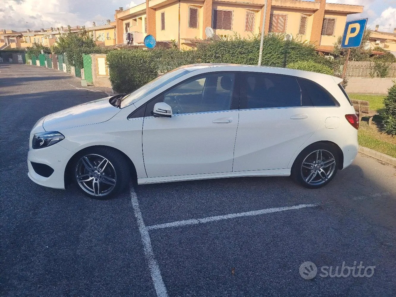 Mercedes-Benz B-Class 2015 photo 2