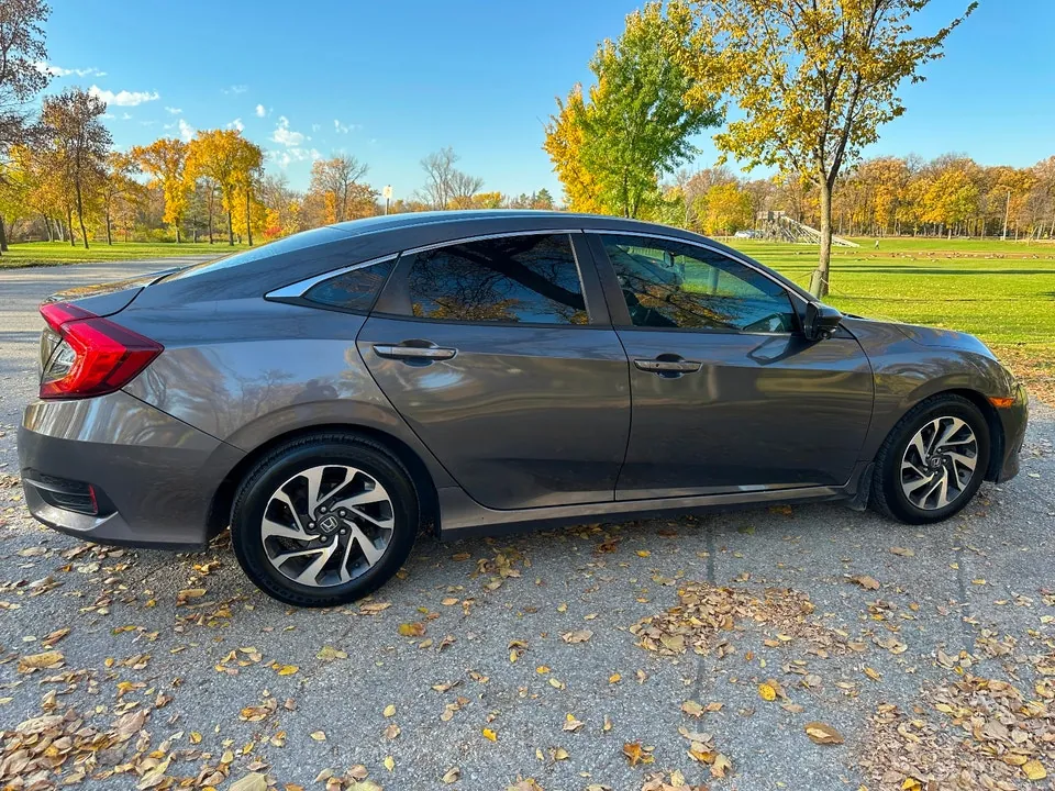 Honda Civic 2018 photo 2