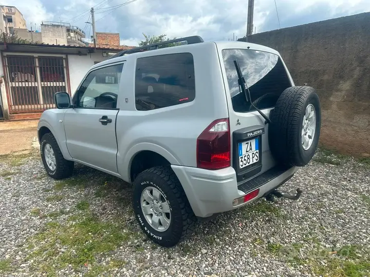 Mitsubishi Pajero 2008 photo 2