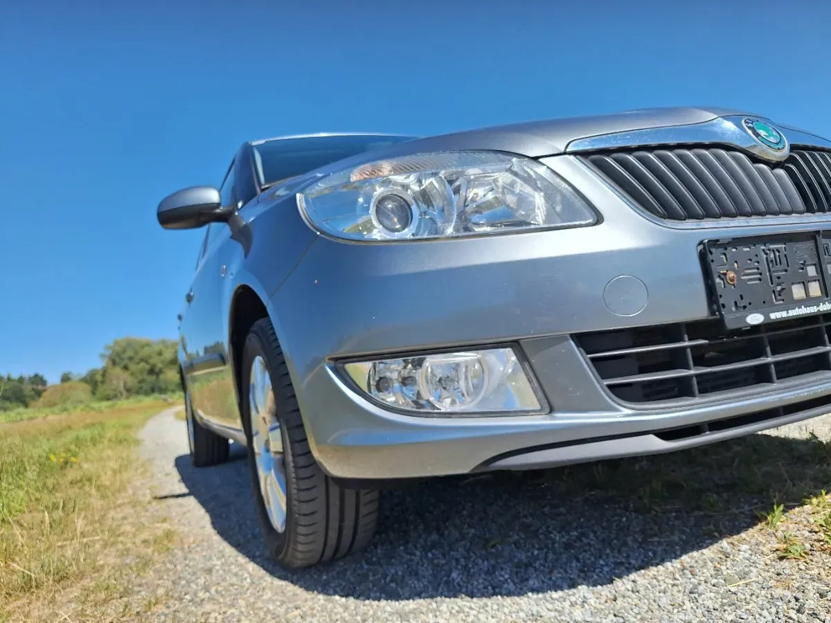 Skoda Fabia 2012 photo 2