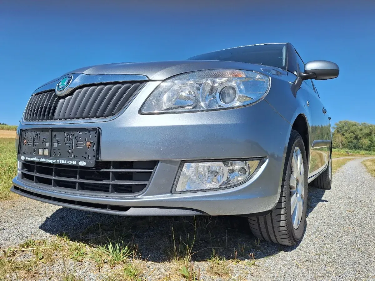 Skoda Fabia 2012 photo 3