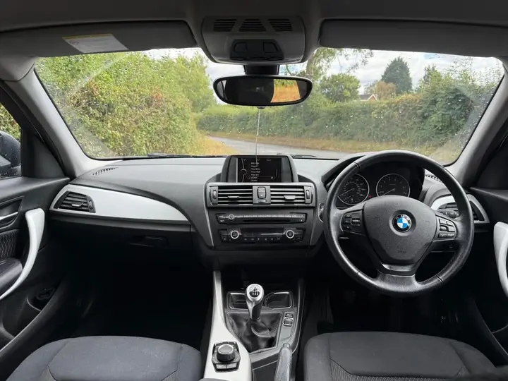 BMW 1 Series 2012 photo 2