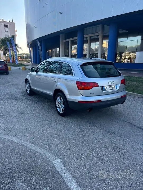 Audi Q7 2009 photo 4