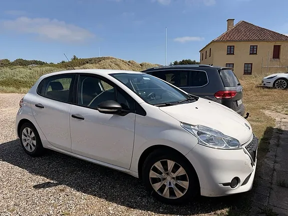 Peugeot 208 2014 photo 3
