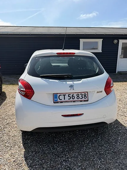Peugeot 208 2014 photo 4