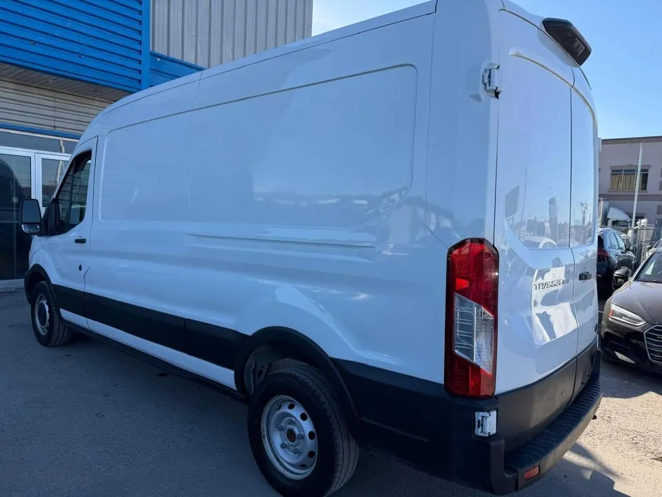Ford Transit 2023 photo 4