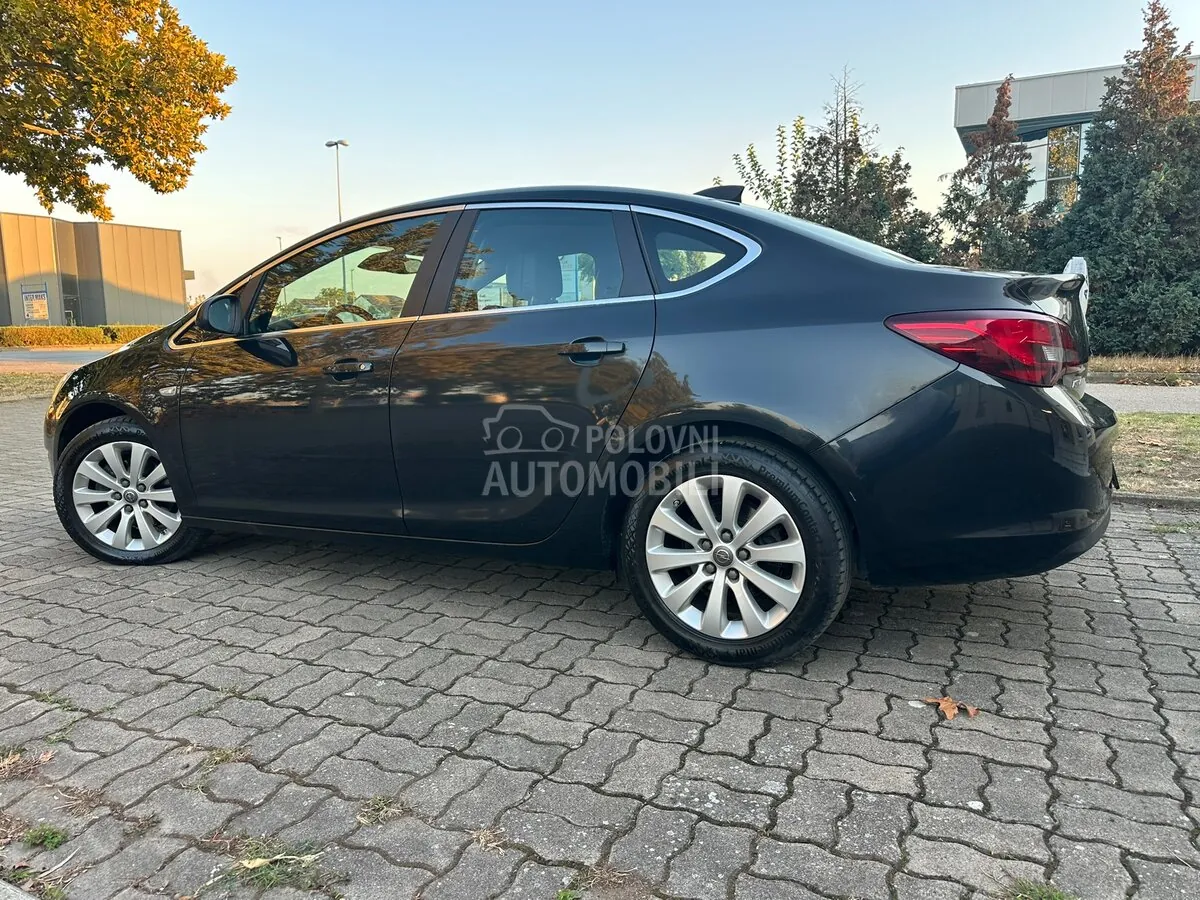 Opel Astra J 2016 photo 5