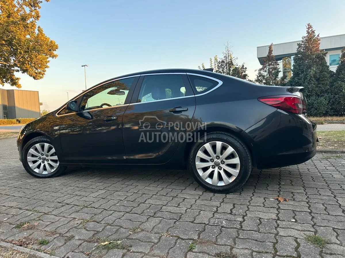 Opel Astra J 2016 photo 4