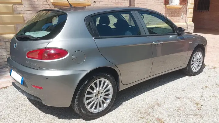 Alfa Romeo 147 2008 photo 2