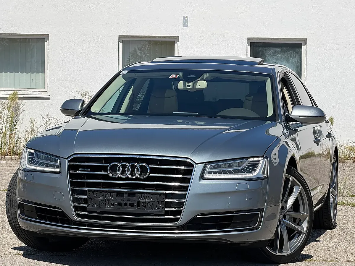 Audi A8 2013 photo 2