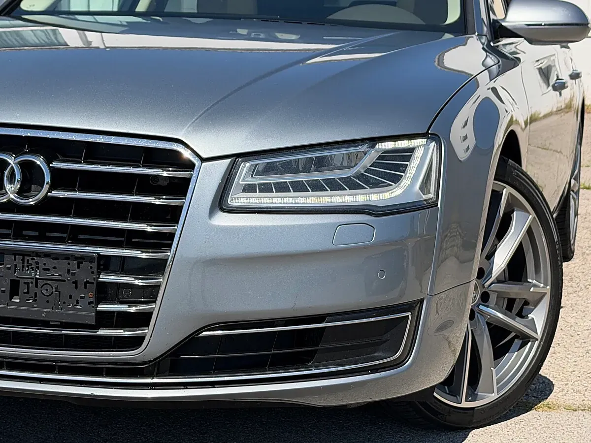 Audi A8 2013 photo 3