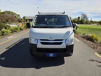 Toyota Hiace 2023 photo 3
