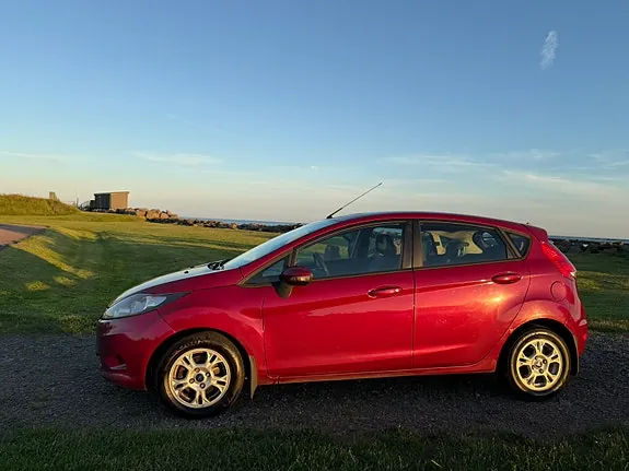 Ford Fiesta 2010 photo 2