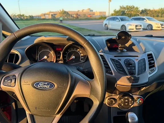 Ford Fiesta 2010 photo 4