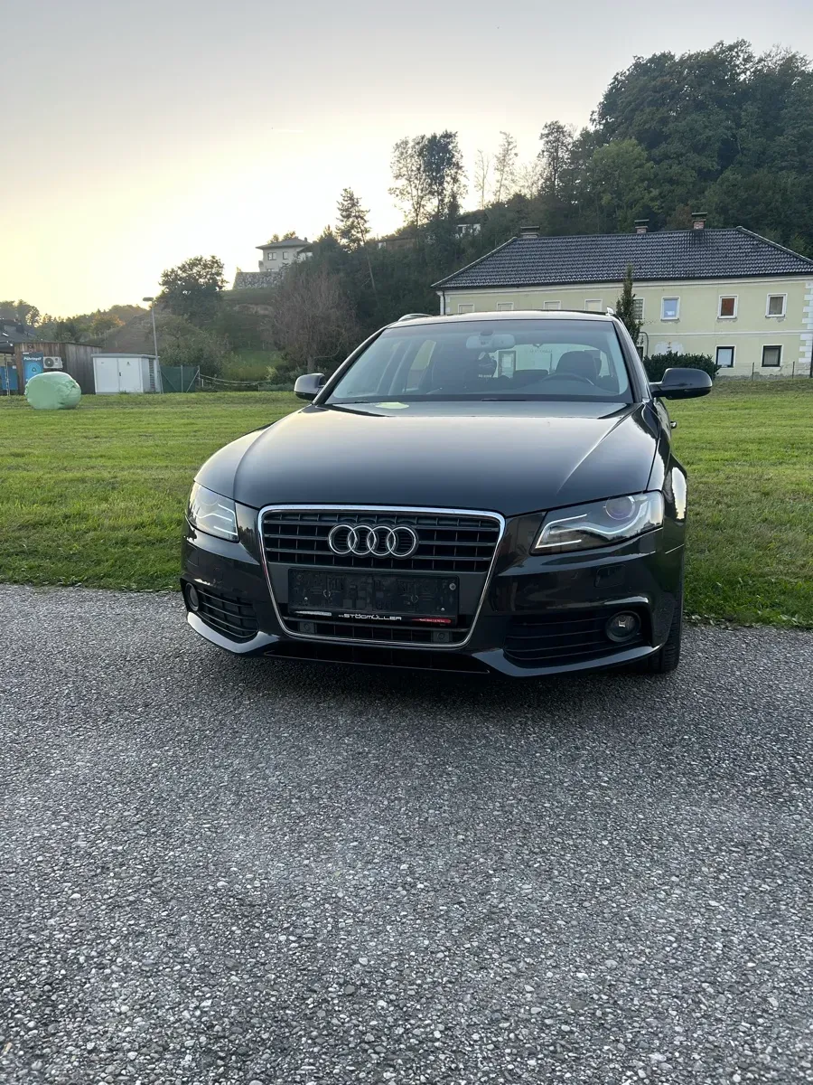 Audi A4 2011 photo 2