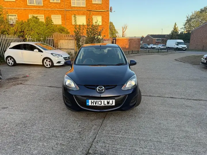 Mazda Mazda2 2013 photo 2
