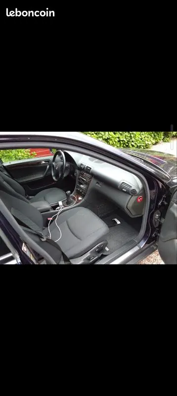 Mercedes-Benz C-Class 2004 photo 2