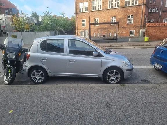 Toyota Yaris 2005 photo 4