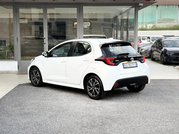 Toyota Yaris 2023 photo 4