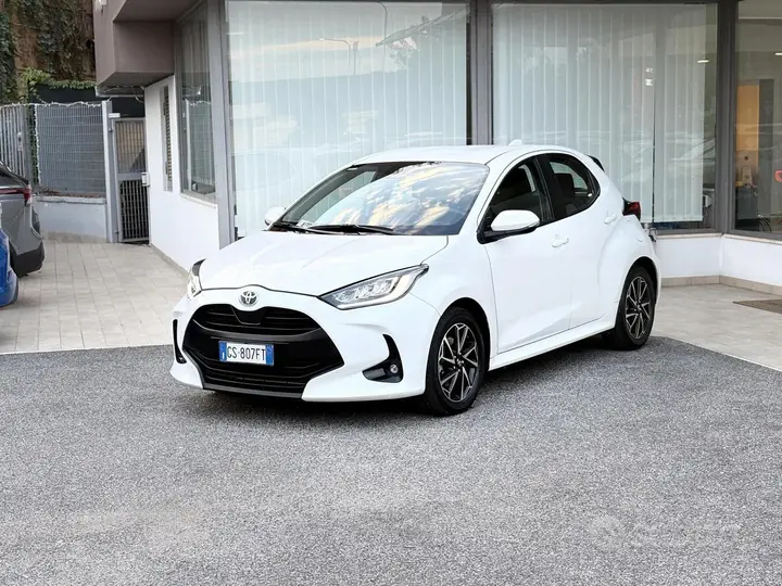 Toyota Yaris 2023 photo 3
