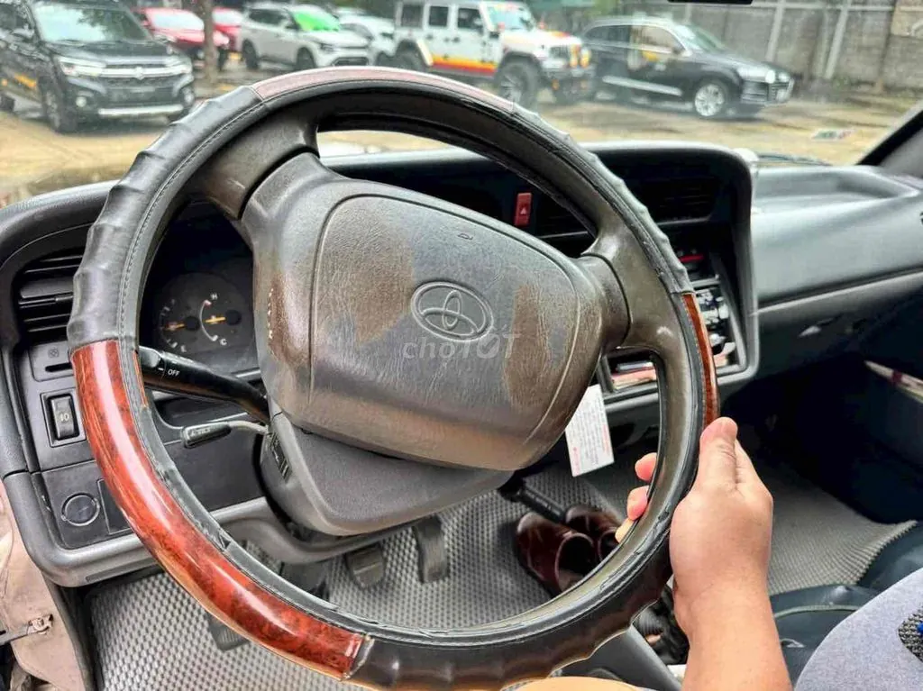 Toyota Hiace 2001 photo 4
