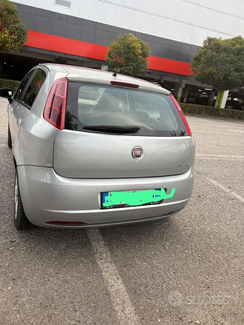 Fiat Grande Punto 2009 photo 3