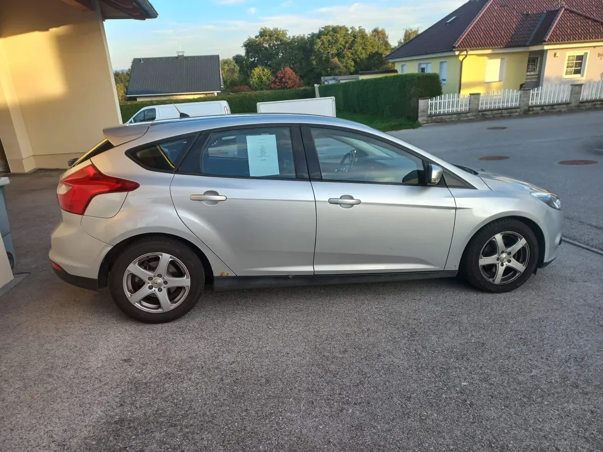 Ford Focus 2011 photo 3