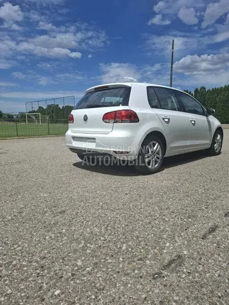 Volkswagen Golf 2010 photo 4