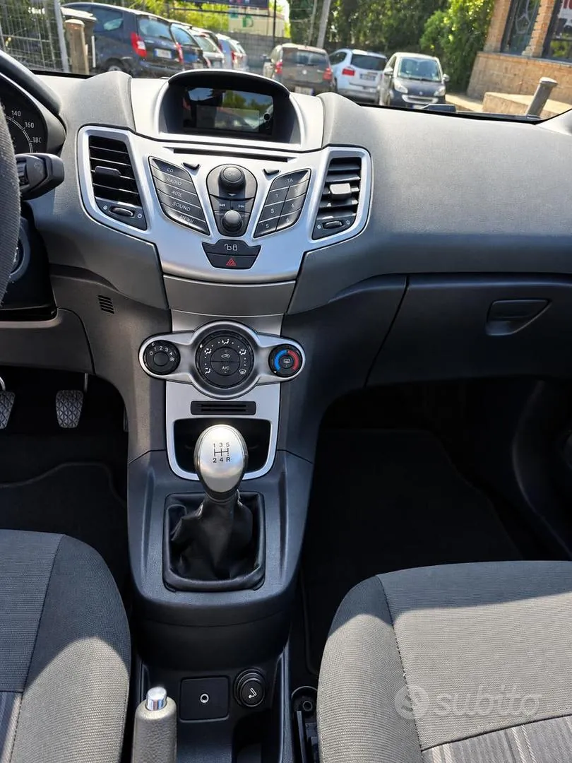 Ford Fiesta 2010 photo 4