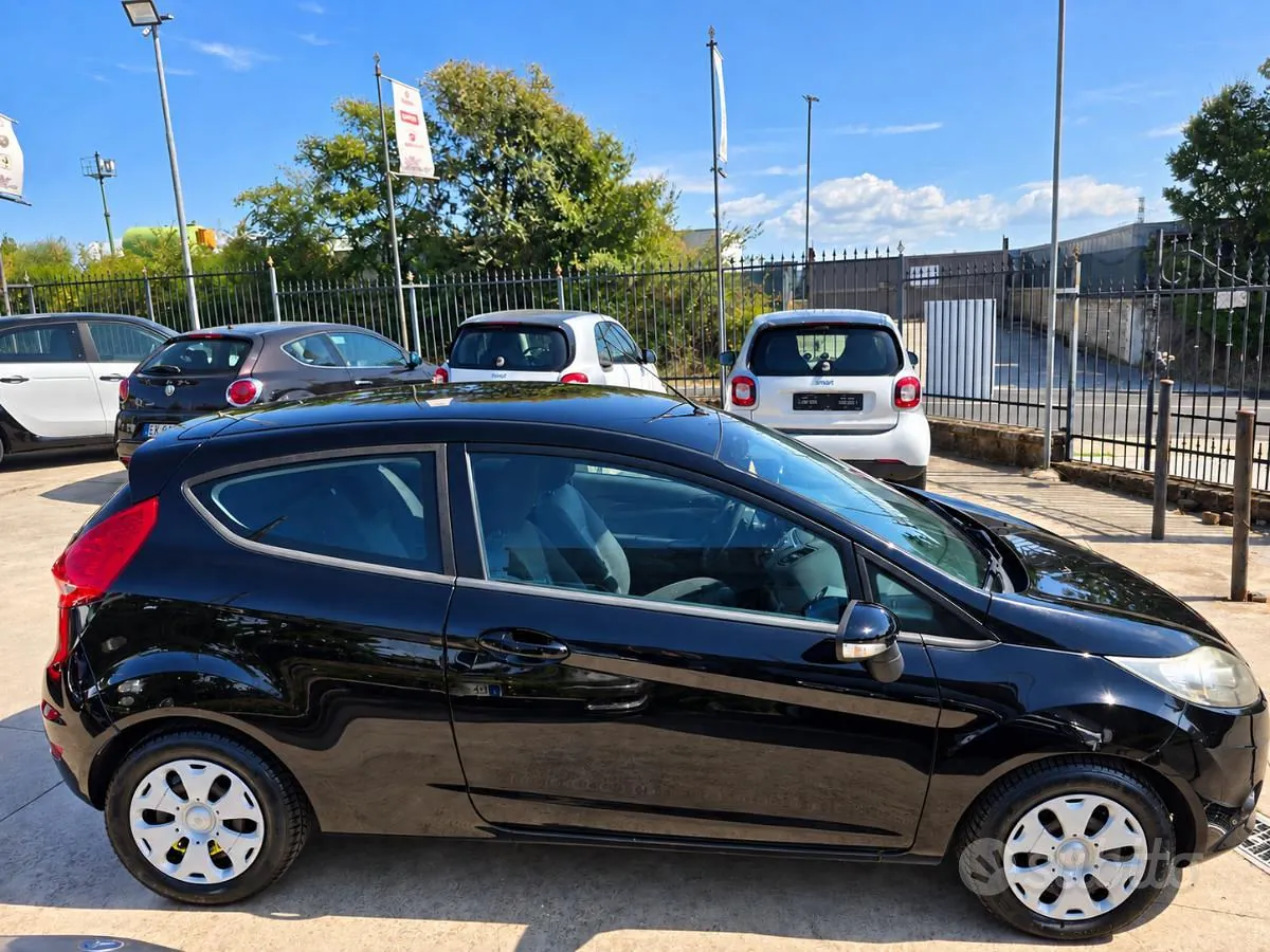 Ford Fiesta 2010 photo 2