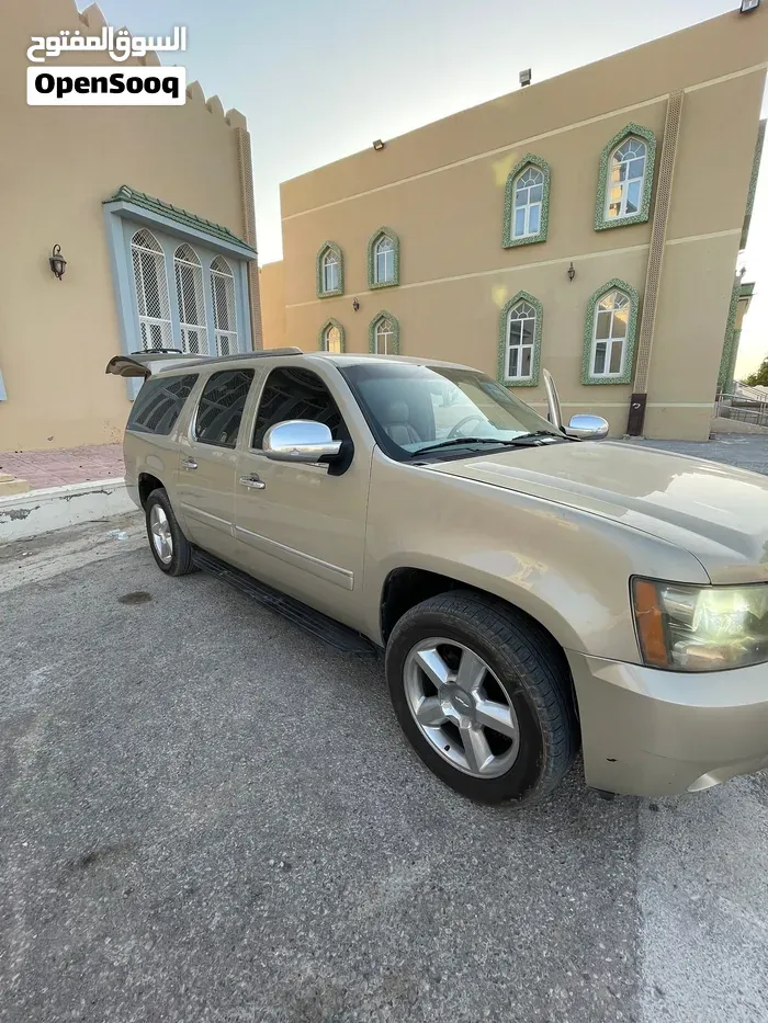 Chevrolet Suburban 2011 photo 3
