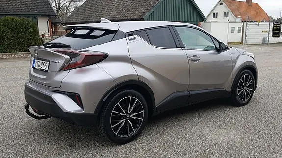 Toyota C-Hr 2017 photo 2