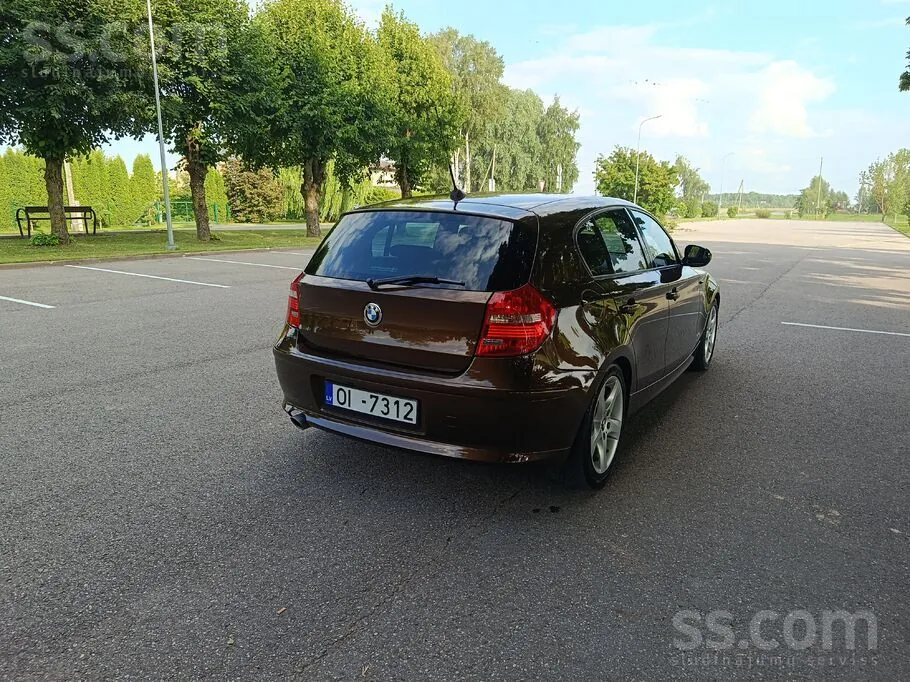 BMW 118 2011 photo 2