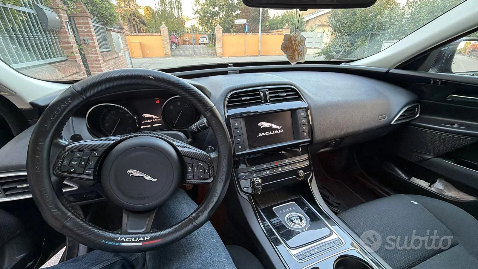 Jaguar Xe 2015 photo 4