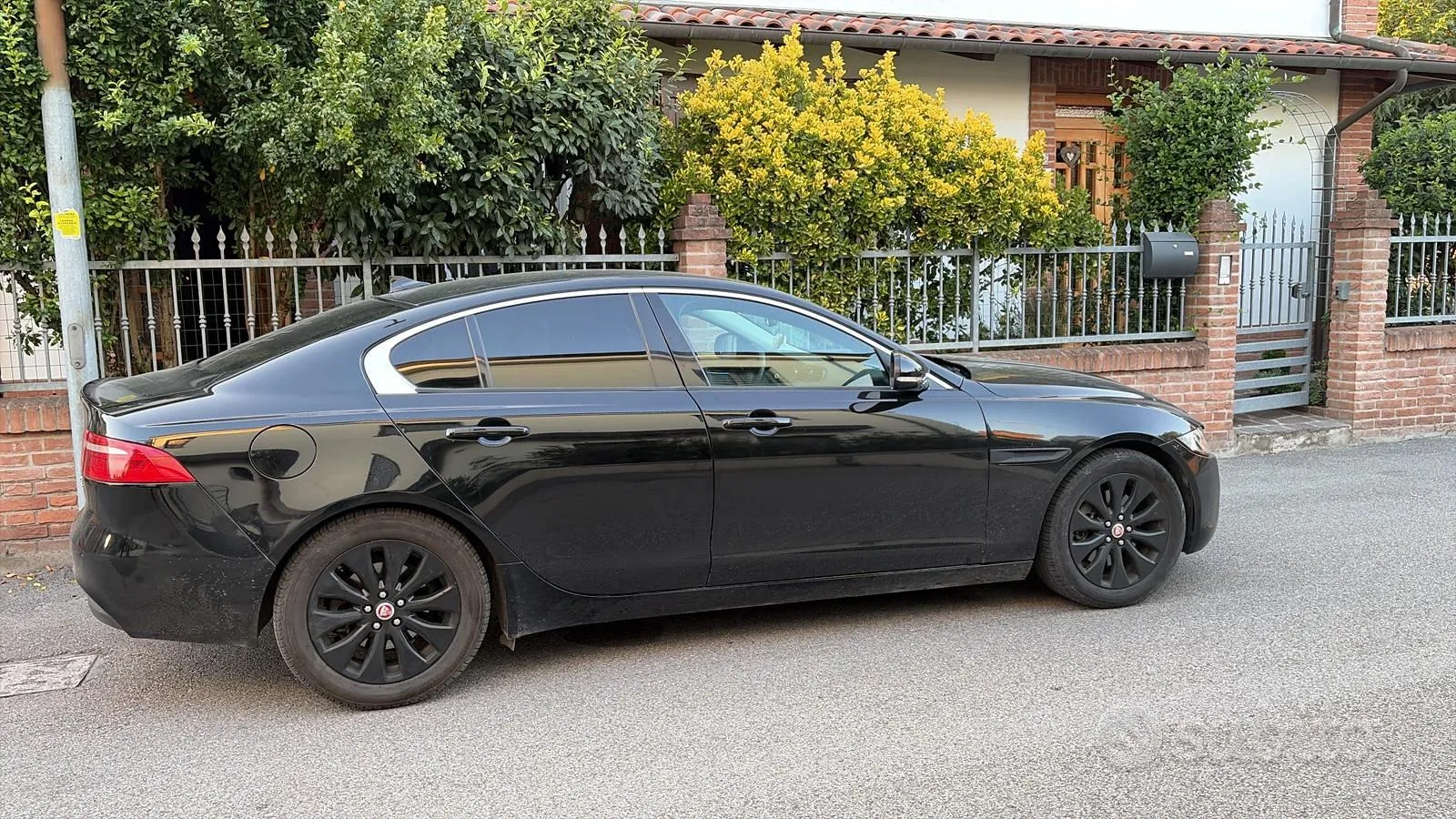 Jaguar Xe 2015 photo 5